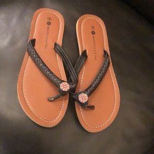 Magnolia and vine flip flops size 8